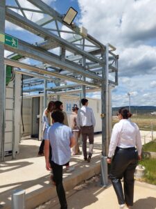 People walking across the H2DUERO plant
